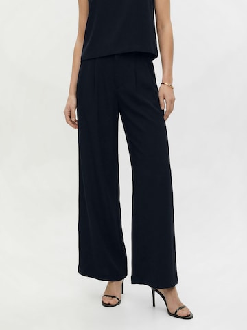 Everly Wide leg Παντελόνι πλισέ σε μπλε: μπροστά