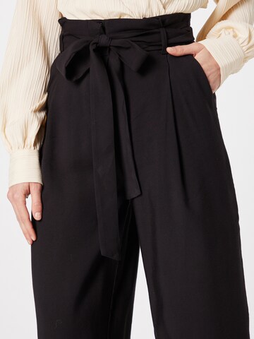 Wide leg Pantaloni 'Marlena' de la ABOUT YOU pe negru