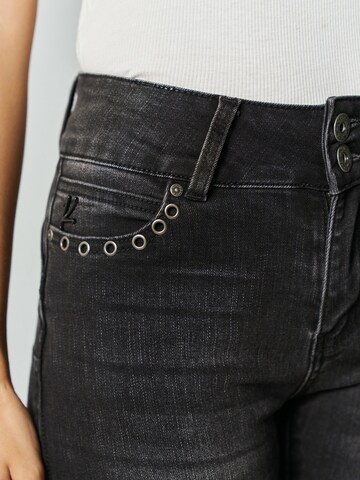 KOROSHI Bootcut Jeans in Zwart