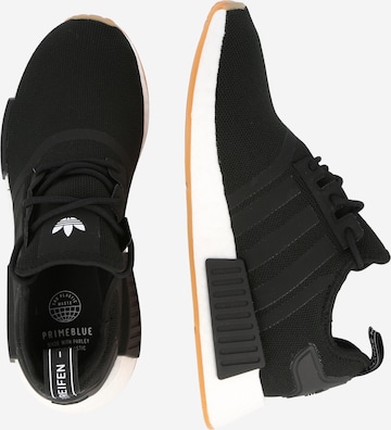 Sneaker bassa 'Nmd_R1 Primeblue' di ADIDAS ORIGINALS in nero