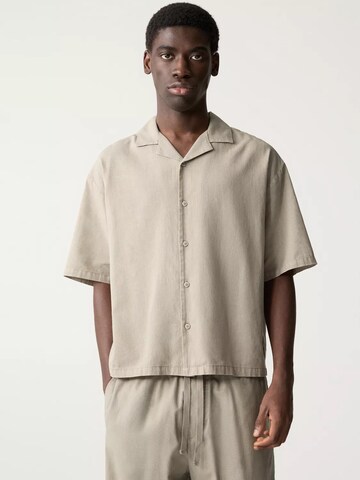 Pull&Bear Comfort Fit Košeľa - Hnedá: predná strana