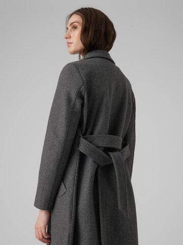 Manteau mi-saison 'FORTUNEAYA' VERO MODA en gris