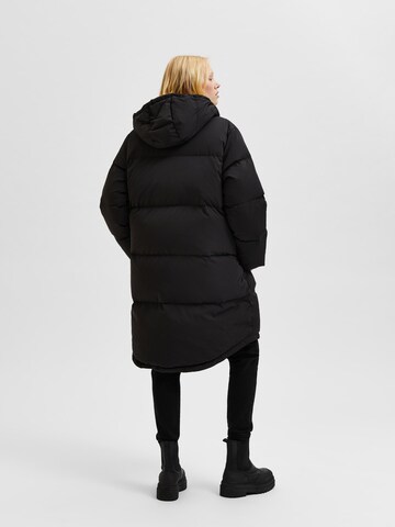 Selected Femme Curve Wintermantel in Zwart