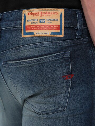 DIESEL Обычный Джинсы '1979 SLEENKER' в Синий