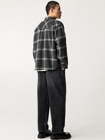 Pull&Bear Comfort Fit Skjorta i svart