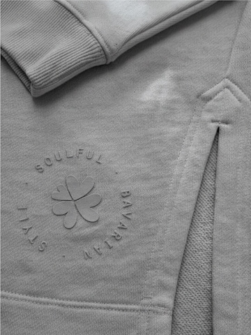 Sweat-shirt 'Sweatpullover mit Stickerei Do what you love - StellaC' LIKS. Munich en gris