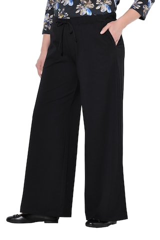 Ulla Popken Wide Leg Hose in Schwarz: Vorderseite