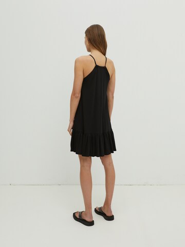 Rochie 'Kenna' de la EDITED pe negru