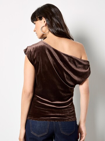 Haut Apricot en marron
