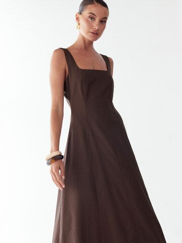 St MRLO Společenské šaty 'Maizy' – hnědá
