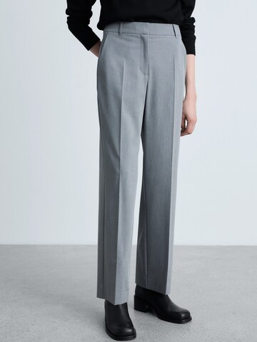 MANGO Loose fit Pleat-Front Pants 'CARLOSV' in Grey: front