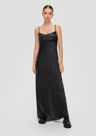 Robe QS en noir : devant