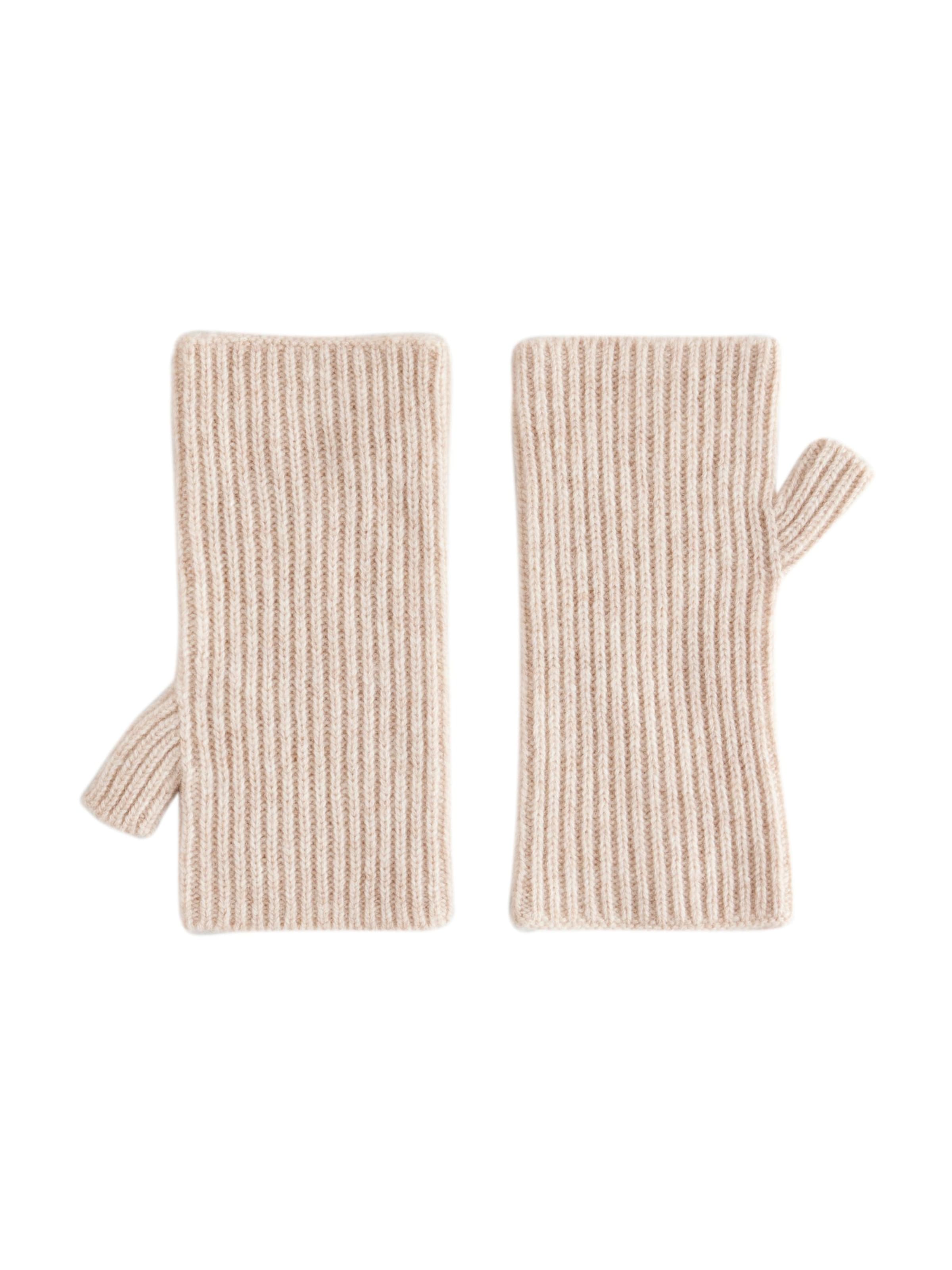 Next Wanten in Beige: voorkant