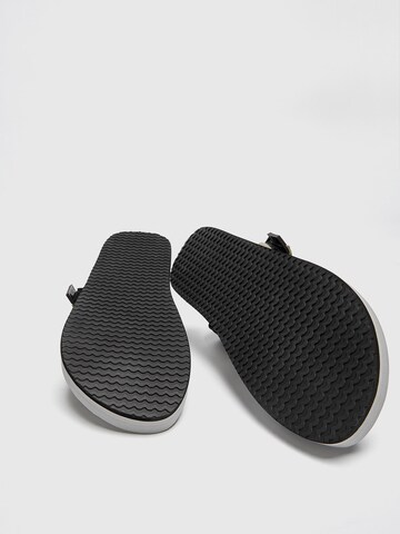 Pull&Bear Sandaler i grå