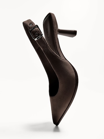 Escarpins à bride arrière Bershka en marron