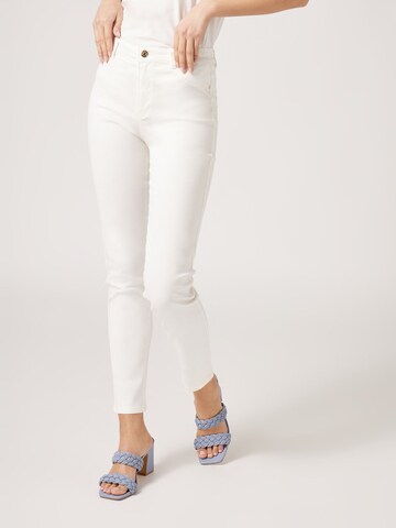 NAF NAF Skinny Pants 'Fcoaty' in White: front