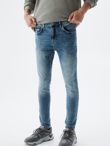 Slimfit Jeans de la Pull&Bear pe albastru: față