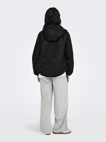 ONLY Демисезонная куртка 'ONLMIKI' в Черный