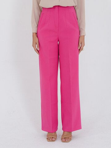 FRESHLIONS Loose fit Pleat-Front Pants in Pink: front