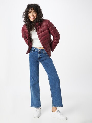 Tommy Jeans - Casaco de inverno 'Essential' em vermelho