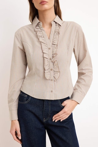 Trendyol Blouse in Brown