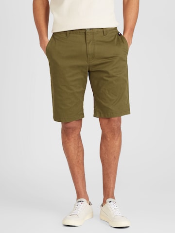 Tommy Jeans - Regular Calças chino 'SCANTON' em verde: frente