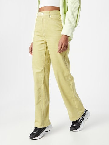 Monki Regular Pants in Green: front