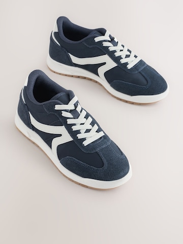 Next Sneakers in Blauw