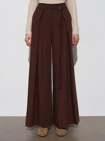 Wide leg Pantaloni di Dilvin in marrone