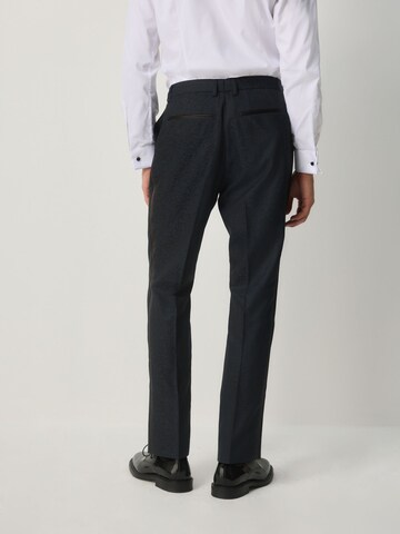 Coupe slim Pantalon à plis Next en bleu