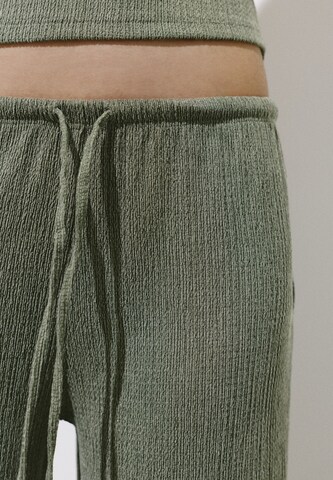 Pull&Bear Wide leg Pants in Green