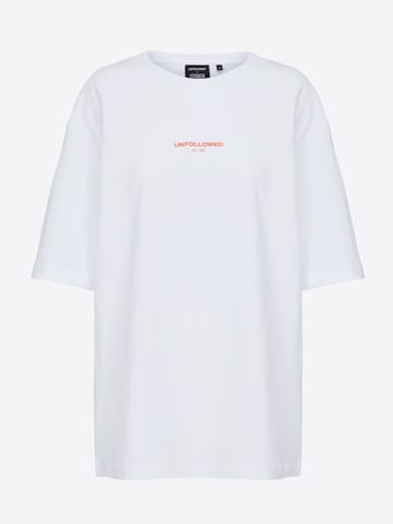 UNFOLLOWED x ABOUT YOU Shirt 'DELIVERY' in White: front
