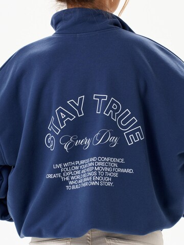 Felpa 'Stay True' di MIRONS in blu: frontale