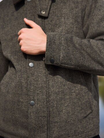 Next Jacke in Grau