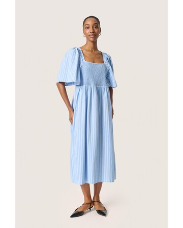 Robe 'Anvitte' SOAKED IN LUXURY en bleu : devant