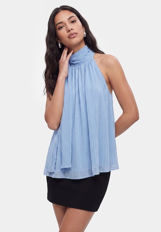 faina - Blusa em azul: frente