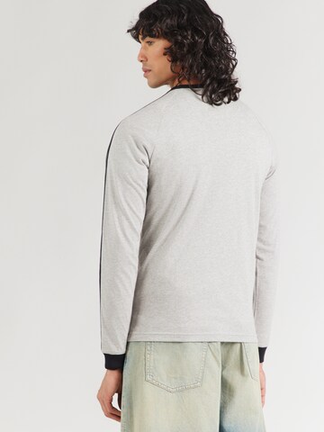 ADIDAS ORIGINALS Majica '3-Stripes Long Sleeve' | siva barva: zadnja stran
