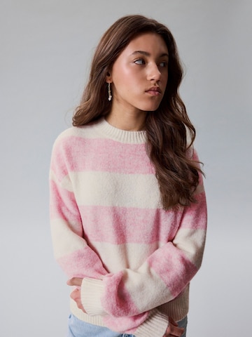 Pull-over LMTD en rose : devant