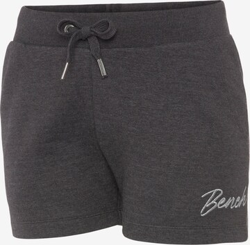 LASCANA Regular Shorts in Grau