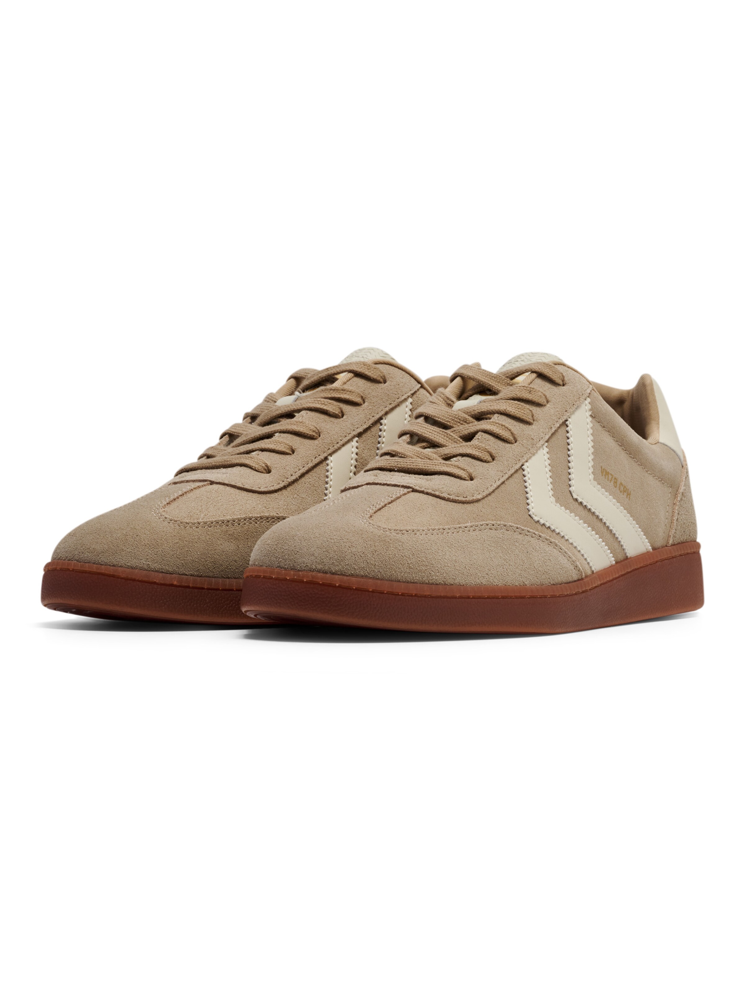 Hummel Sneakers in Brown