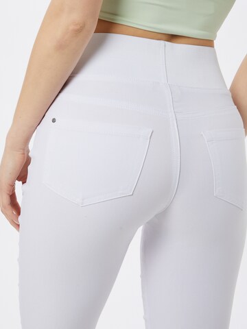 Skinny Pantalon Freequent en blanc