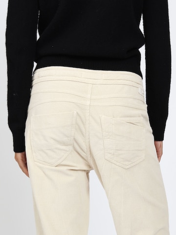 Gang Loosefit Hose '94AMELIE JOGGER ' in Weiß