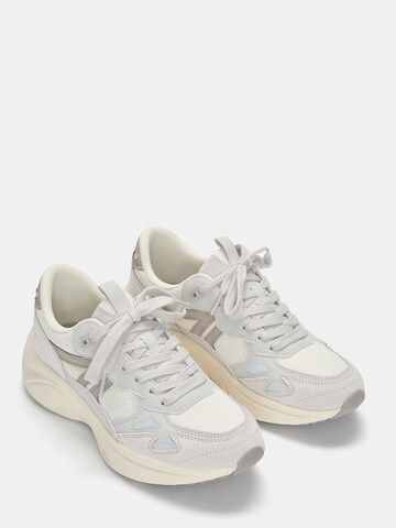 Sneaker bassa di Pull&Bear in beige