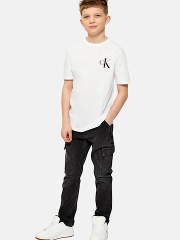 Calvin Klein Kids - Camiseta 'CALVIN KLEIN  JEANS kids CHEST MONO LOGO SS T-SHIRT T-SHIRT' en blanco