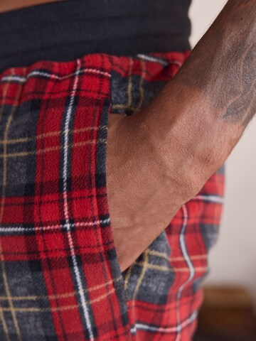 Next Pyjamahousut värissä punainen