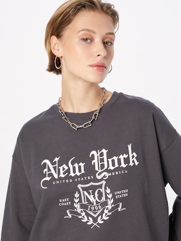 NEW LOOK - Sweatshirt 'NEW YORK' em cinzento