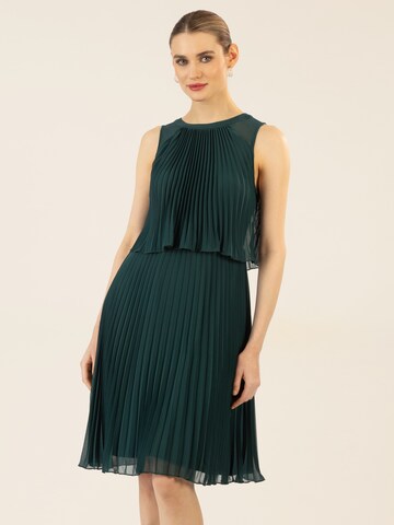 APART Cocktail Dress in Green: front