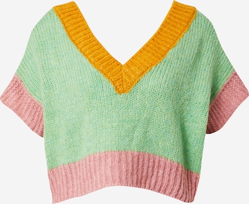 Pull-over Trendyol en vert : devant