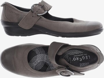 Legero Flats & Loafers in 37 in Brown: front