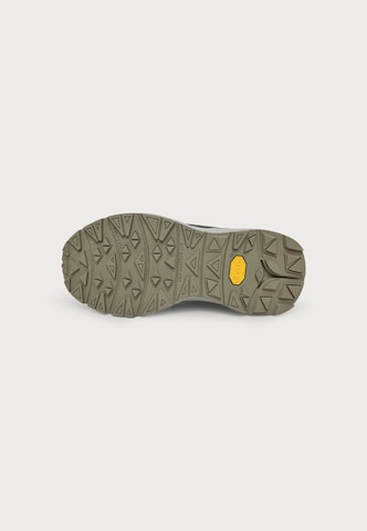 Botine 'VERTYX' de la CMP pe verde